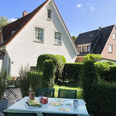 Manuela Eg, Halligweg