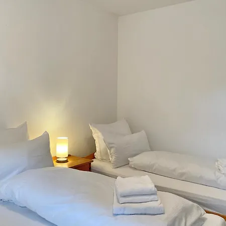 Manuela Eg, Halligweg *