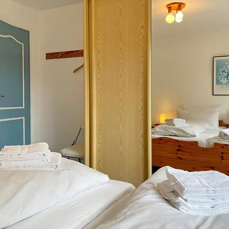 Manuela Eg, Halligweg *